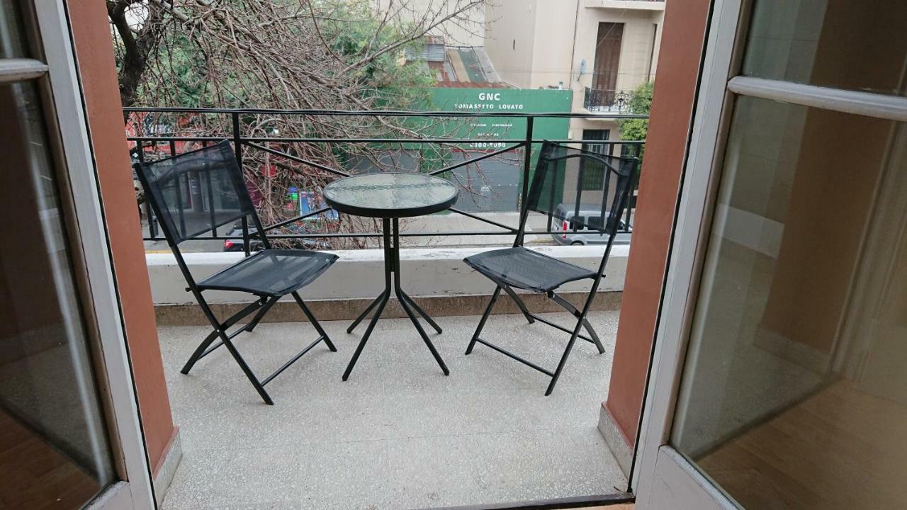 Excelente Departamento Con Balcon A La Calle Sobre Avenida Appartamento