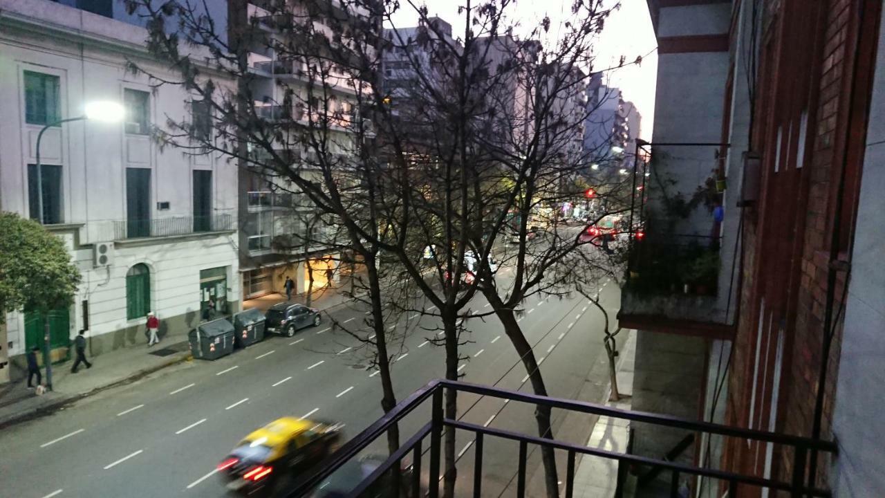 Excelente Departamento Con Balcon A La Calle Sobre Avenida Appartamento