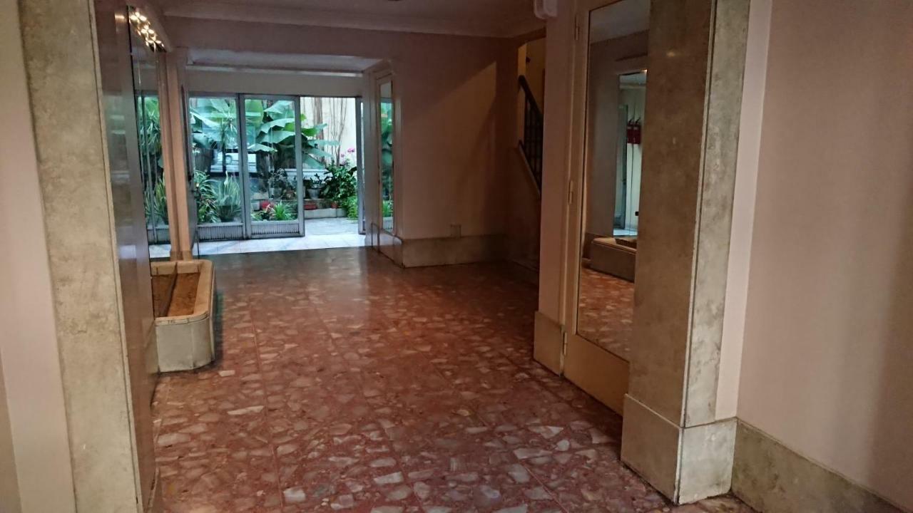 Appartamento Excelente Departamento Con Balcon A La Calle Sobre Avenida Buenos Aires