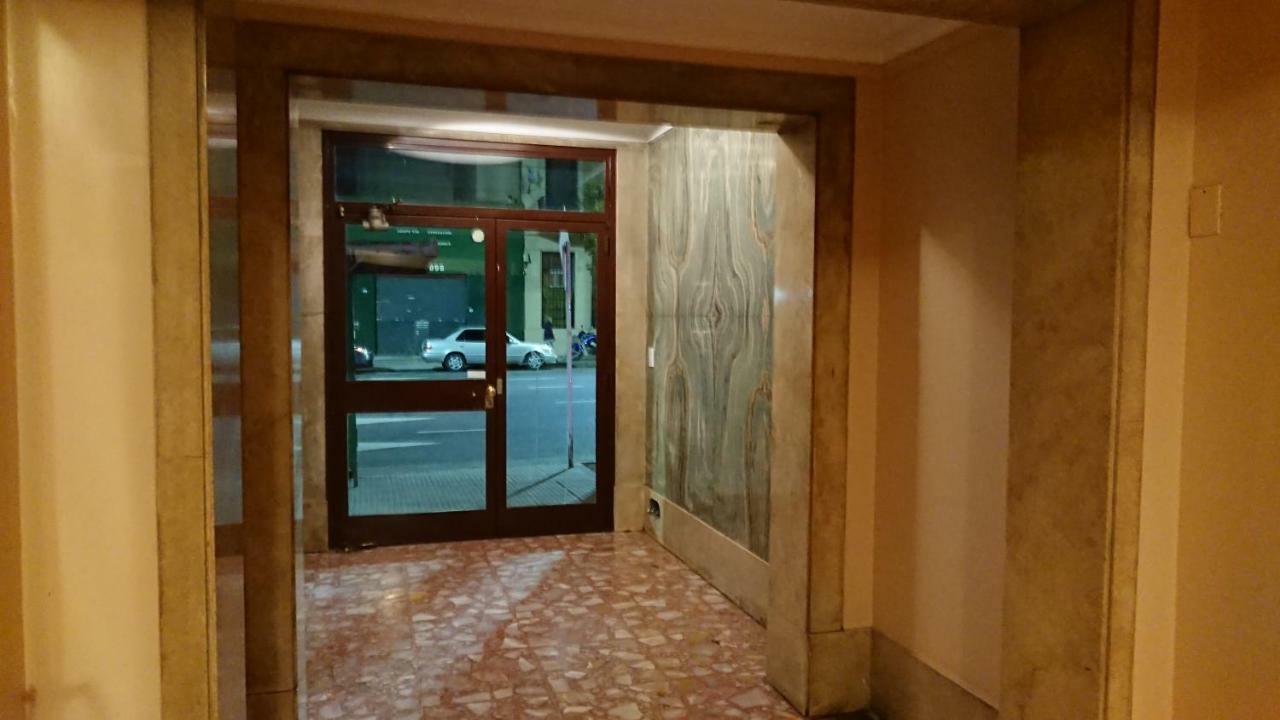 Excelente Departamento Con Balcon A La Calle Sobre Avenida Appartamento